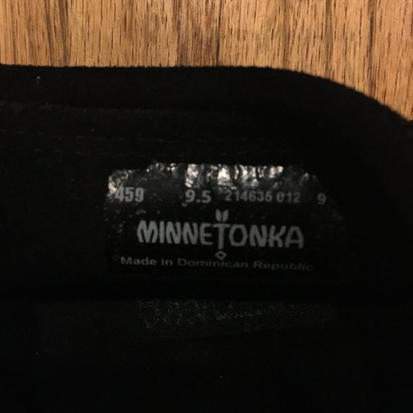 Women's 9.5 Minnetonka Black Leather Fringed Accent Pull-on Moccasins Shoes - Picture 4 of 4